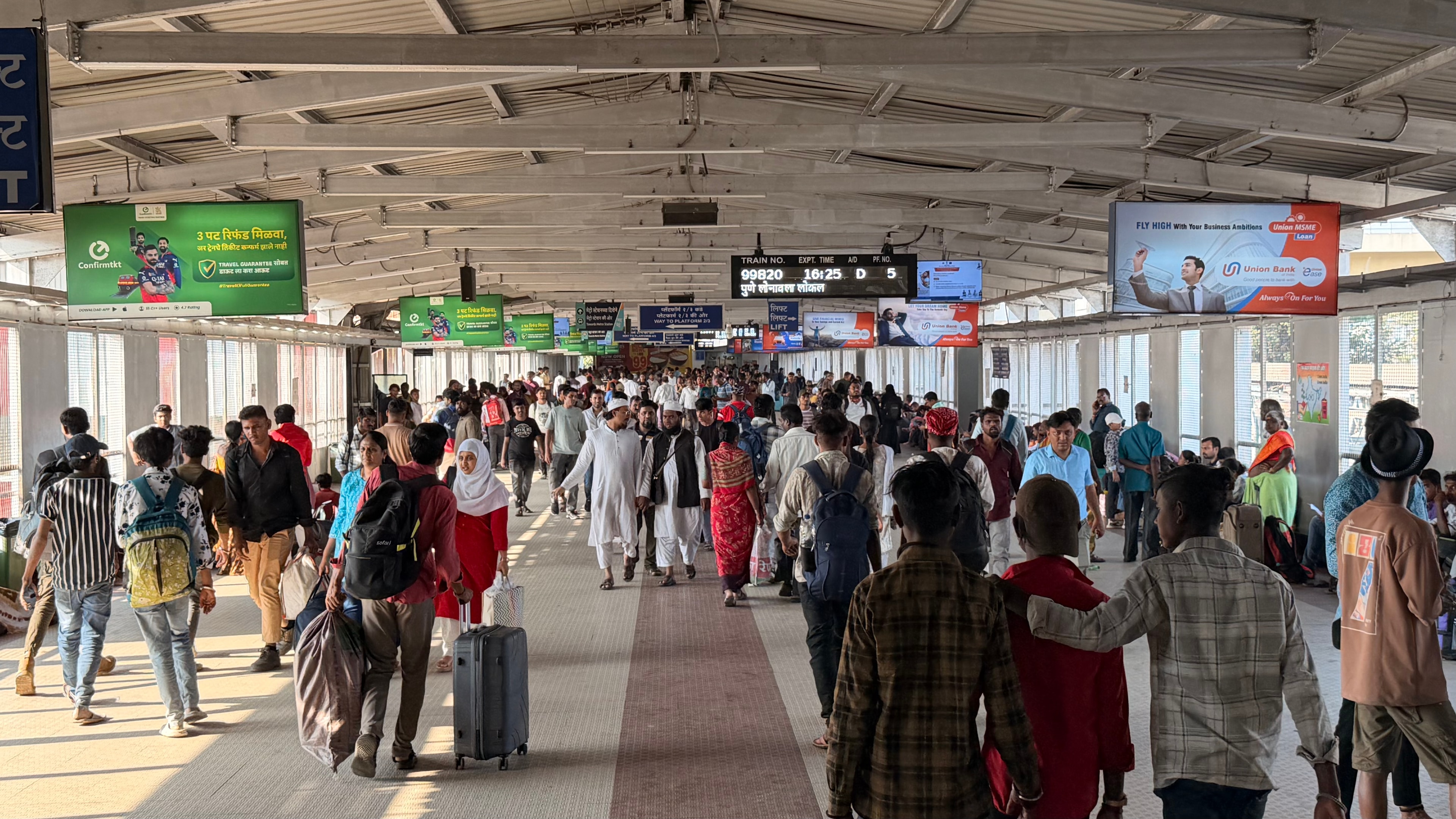 Confirmtkt + Union Bank campaign at Pune Station FOB