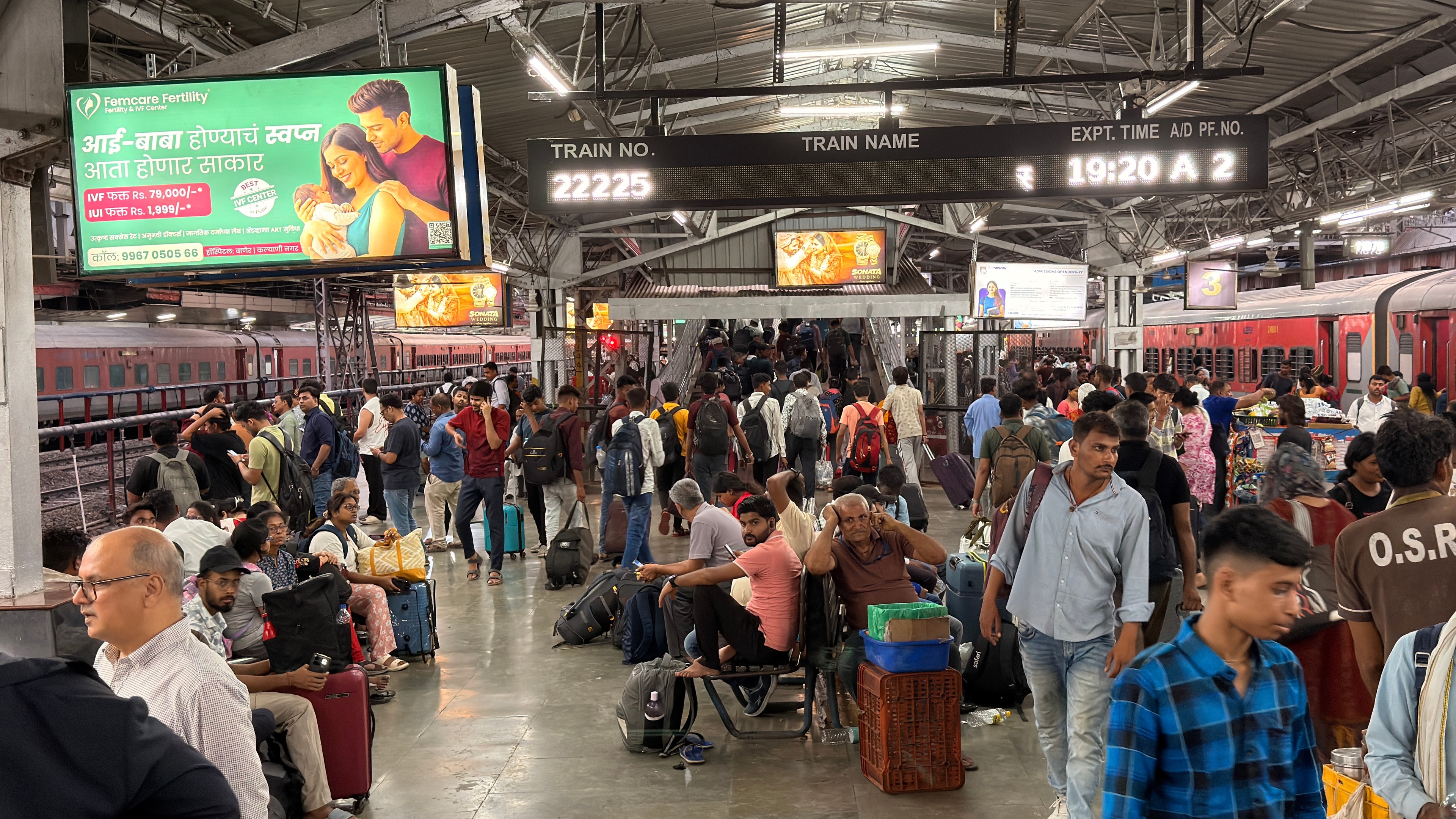 Sonata Wedding campaign at Pune Station Platform 2 to 6