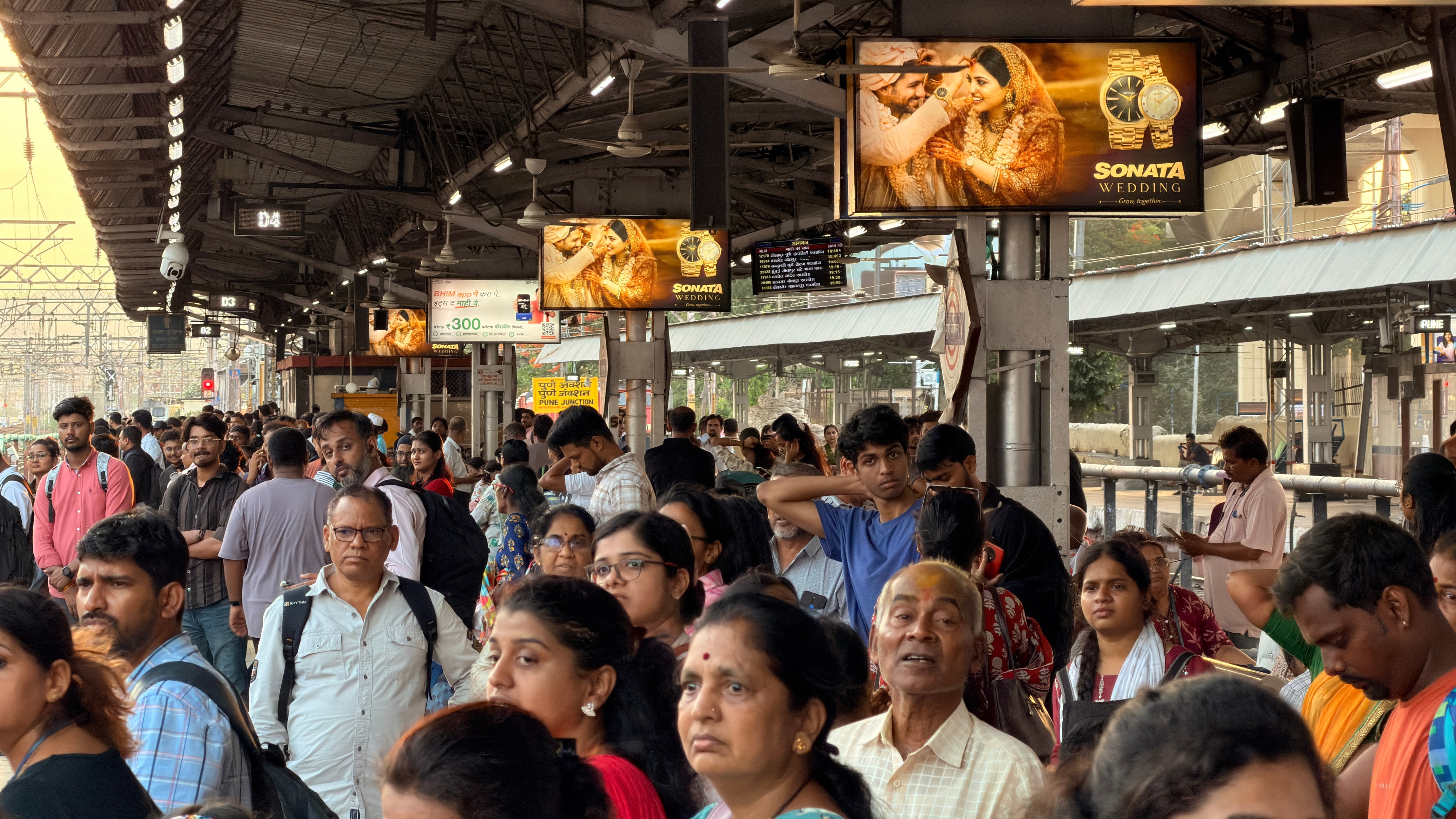 Sonata Wedding campaign at Pune Station Platform 2 to 6