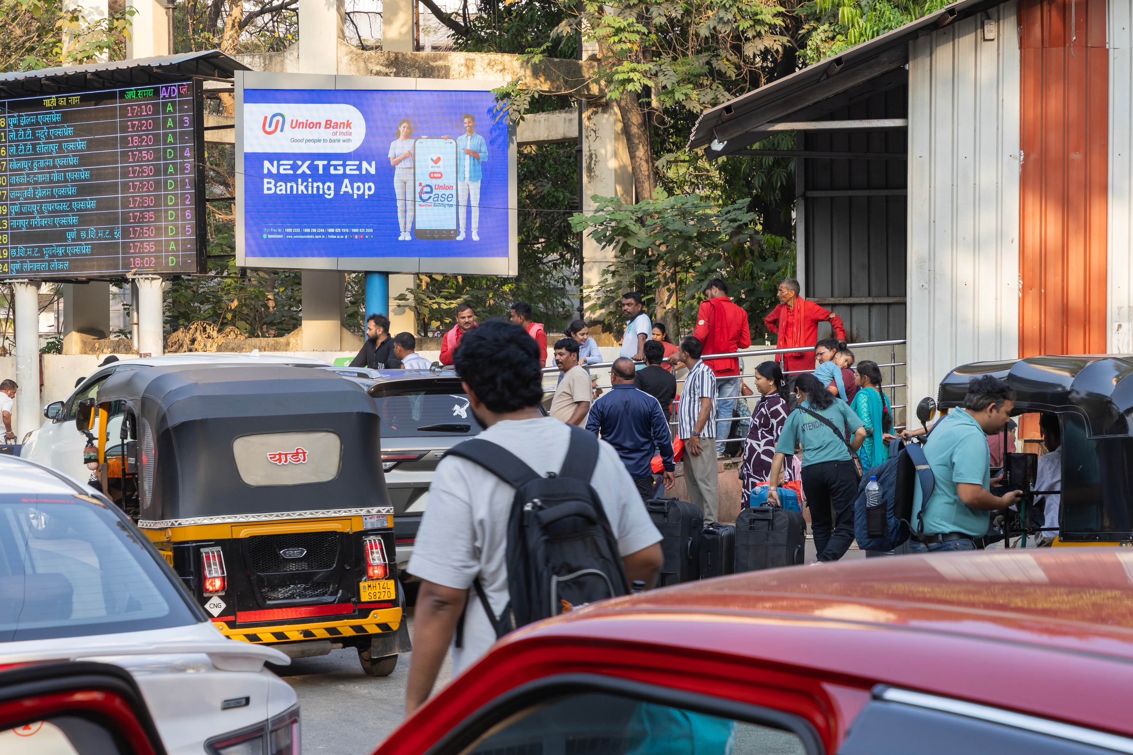 Union Bank campaign at Pune Station Tadiwala Road LED