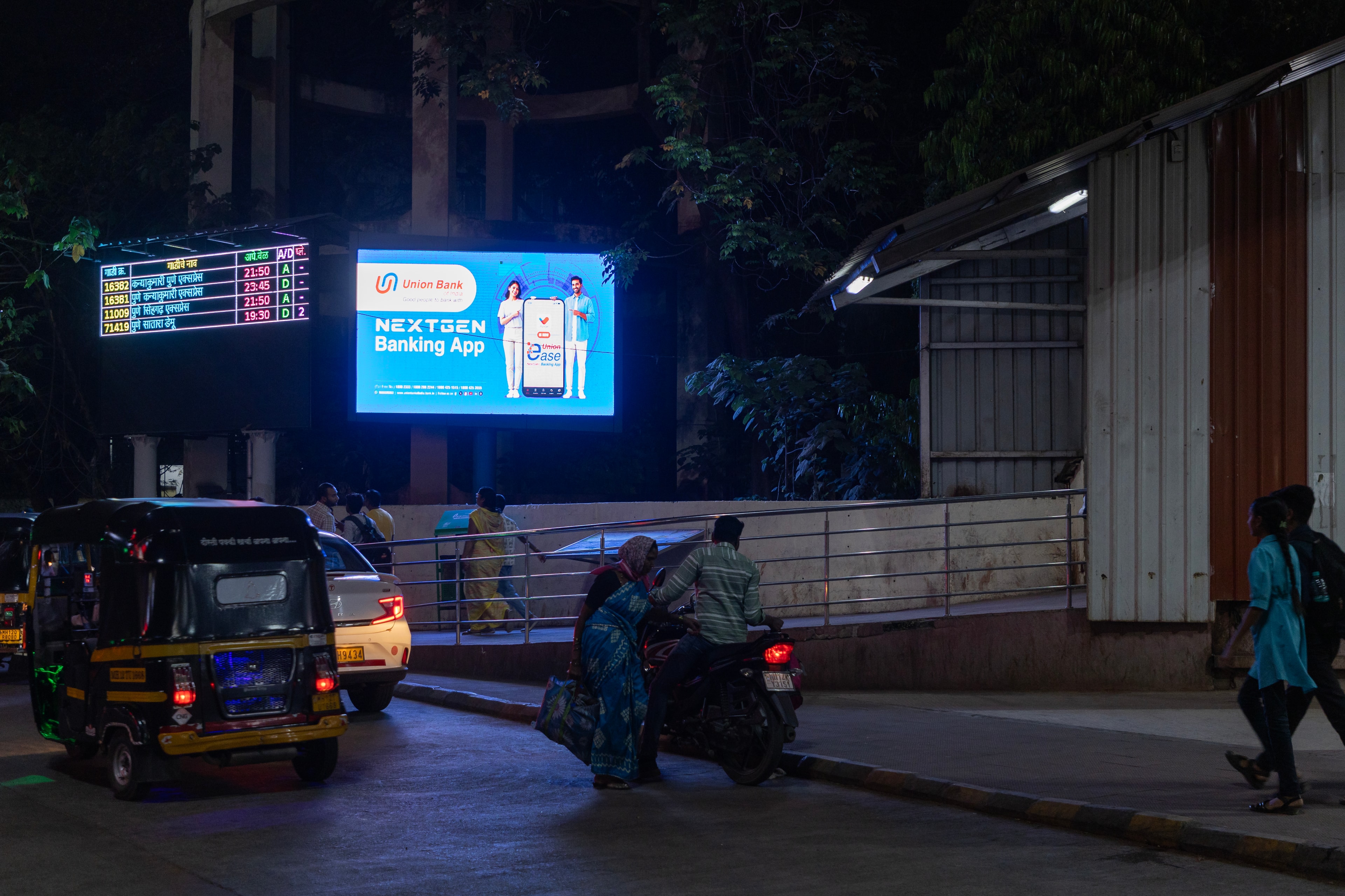 Union Bank campaign at Pune Station Tadiwala Road LED